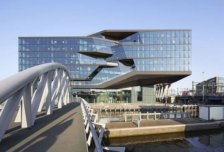 Popredný cestovateľský a ubytovací portál má v Amsterdame nový firemný kampus