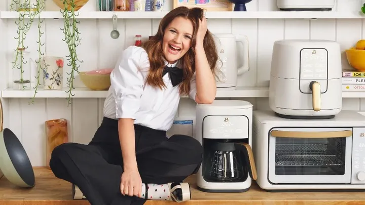 Drew Barrymore trávi toto leto demoláciou kuchyne, potrebuje viac svetla