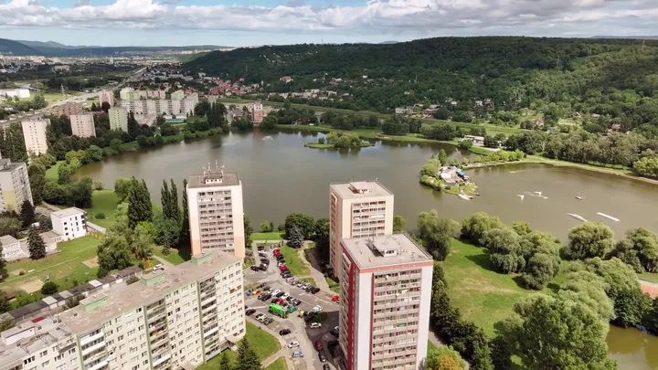 Slovenský realitný trh v roku 2025: Prečo ceny bytov rástli aj napriek drahým hypotékam?