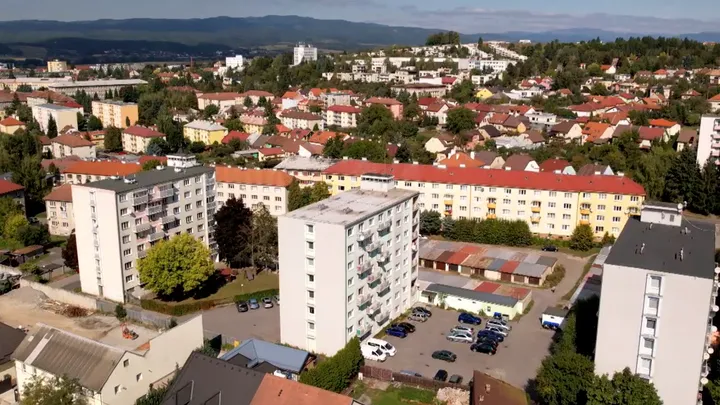Po letnom útlme ceny bytov opäť rástli, podpisuje sa na nich aj inflácia