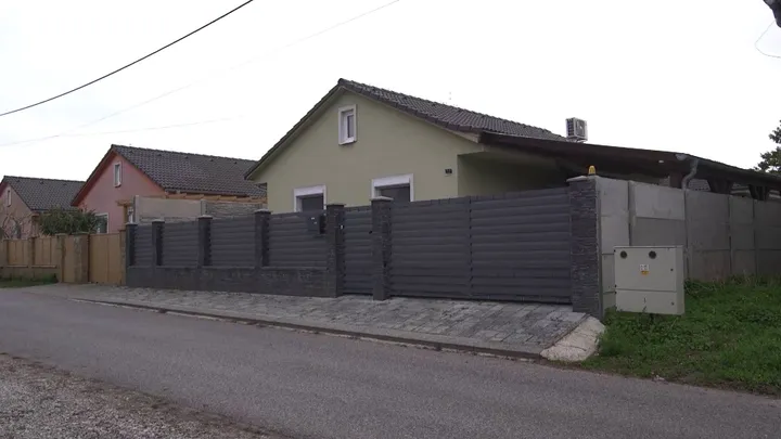 Rodinné domy v okolí Senca sú, ale zmestiť sa do rozpočtu 225-tisíc je náročné
