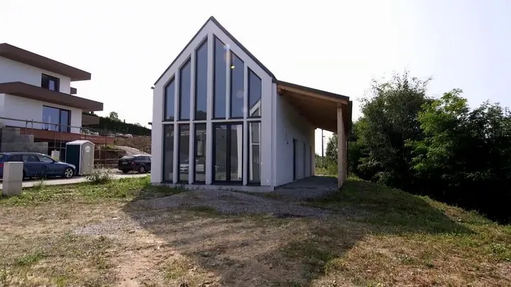 Dom alebo byt? Nie je ľahké rozhodnúť sa, urobíme vám prehľad oboch variánt v Banskej Bystrici.
