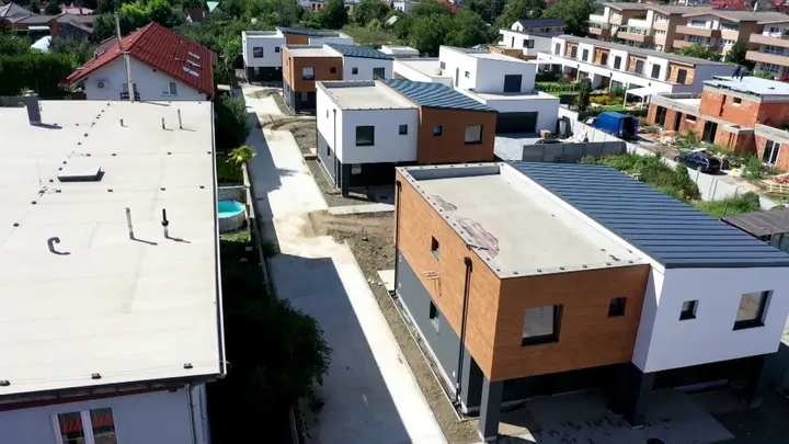 Vracajú sa domov z Anglicka a hľadajú byt v Bratislave. Obrátili sa na reláciu Nové bývanie.