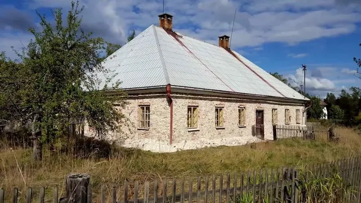 Fíha, z tohto vám padne sánka: Pozrite, ako mladý muž zrekonštruoval túto zrúcaninu!