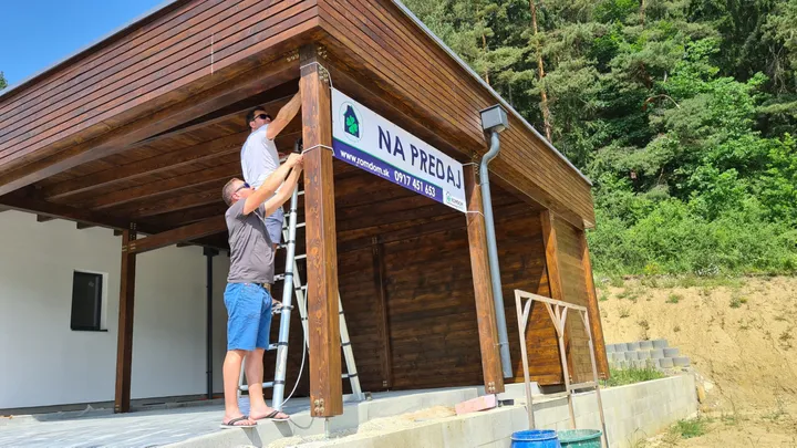Nehnuteľnosť si môžete predať aj sami. Riskujete podľa odborníka zbytočne tisíce eur