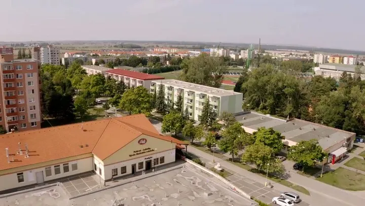Podarí sa televíznemu štábu nájsť byt pre mladú mamičku v Skalici?