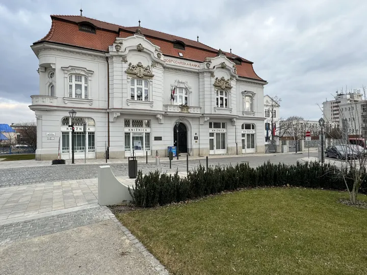 Knižnica v Trnave