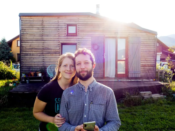 Barbora a Tibor pred svojím tiny house