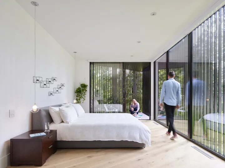 Spánok v prírode a zároveň v pohodlí? Indoor – outdoor spálne sú čoraz obľúbenejšie
