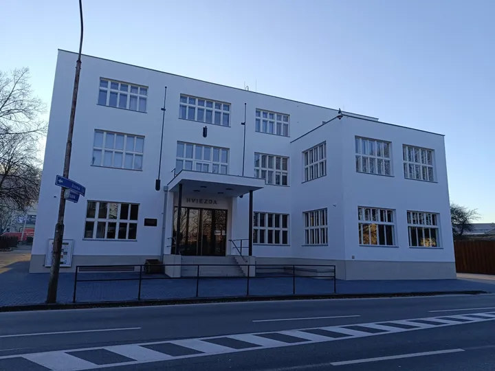 Zrekonštruovaná budova kino Hviezda v Trenčíne