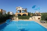 Luxusní vilu s bazénem u Středozemního moře