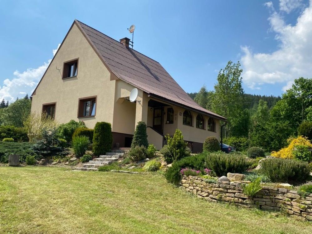 Predaj: Výrazne znížená cena! Rodinný dom po kompletnej rekonštrukcii v obci Klokočov(049-D)
