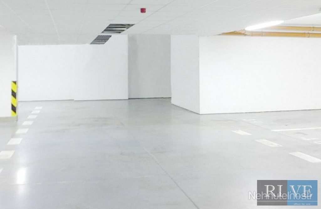 440 m2 - kvalitné skladové priestory