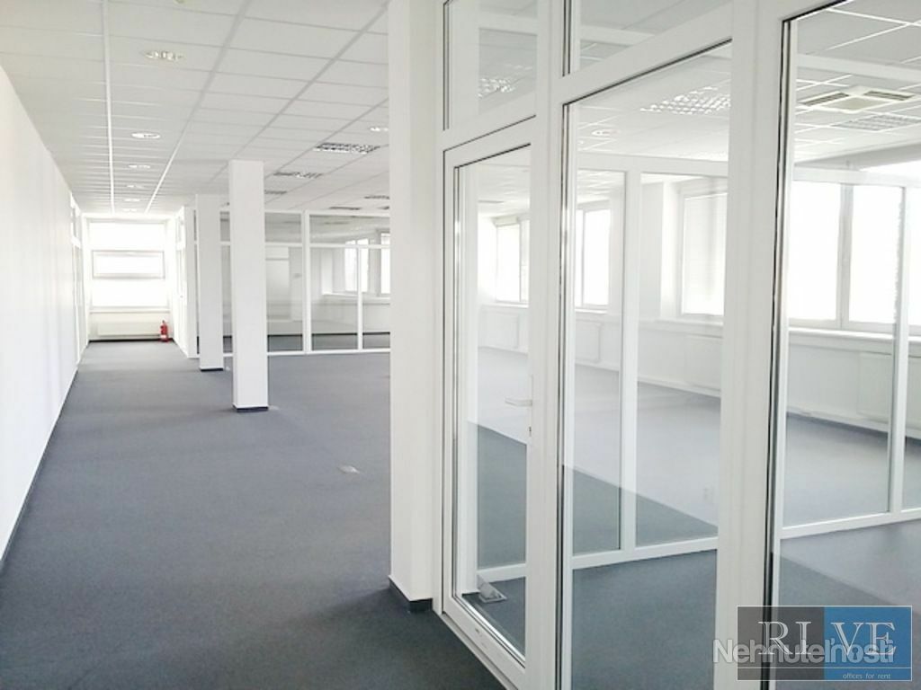 260 m2 – 360 m2 – moderné administratívne priestory so sklenenými priečkami