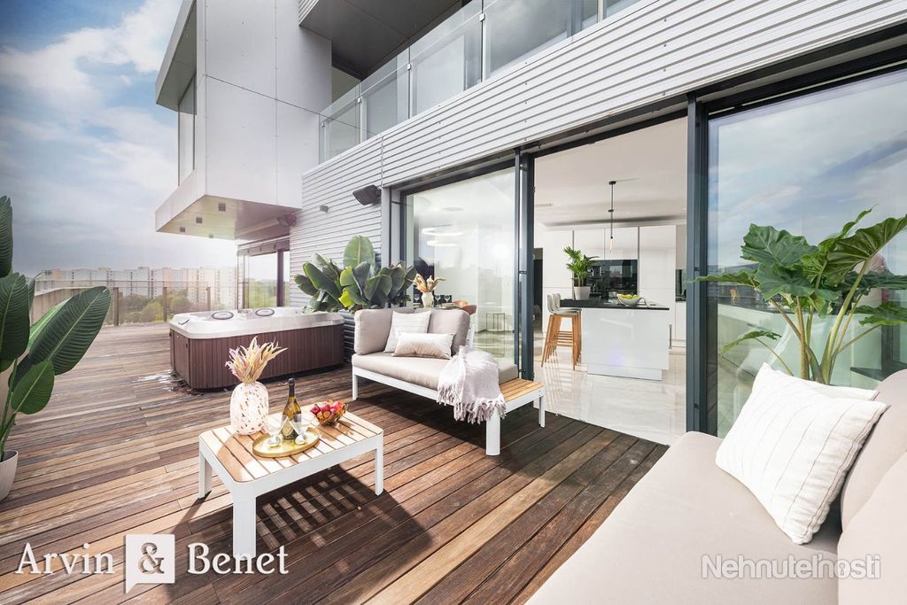 Rezervované | Arvin & Benet | Prémiový penthouse z bieleho ónyxu s terasou snov