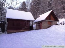 Dve romantické chaty uprostred lesa na samote v Ochodnici blízko Kysuckého Nového Mesta