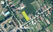 AGENT.SK | Predaj pozemku s domom pre výstavbu 2-3 domov, Horné Saliby - Hrušov