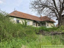 Vidiecky dom na veľkom pozemku v kľudnej časti obce Semerovo