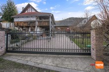 Na predaj nádherný vidiecky rodinný dom, pozemok 6801 m2, Nová Baňa