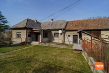 Exkluzívne na predaj starší rodinný dom 120m2 s pozemkom  3135m2 v Korytárkach