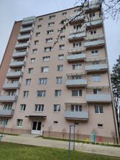 SPEKTRUM REALITY- Na Predaj 3-izbový byt, 65 m s balkónom, okres Prievidza, Sídlisko Píly, ul. A. St
