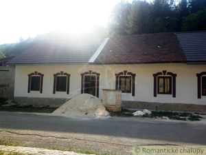 Dva pôvodné sklárske domy v osade Gápel na predaj