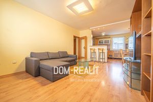 DOM-REALÍT ponúka veľký, zrekonštruovaný a kompletne zariadený 4 izbový byt na ulici Líščie Nivy