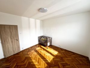 Na predaj veľmi pekný, slnečný, kompletne zrekonštruovaný 2i byt, v Ružinove, na ulici Muškátová, 54