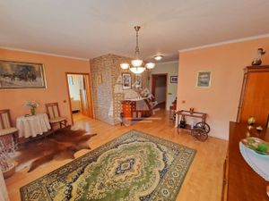 Exkluzívne  na prenájom 4 izbový byt s Garážou v Banskej Bystrici