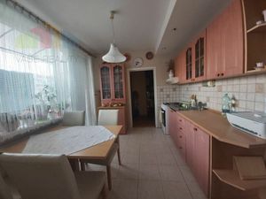 3 - izbový byt s balkońom, 75 m2 - Levice