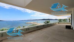 Luxusní apartmán s krásným výhledem na moře v první řadě k moři v Sukosanu nedaleko Zadaru