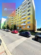 3 izb. byt s balkónom na predaj v Seredi v centre mesta