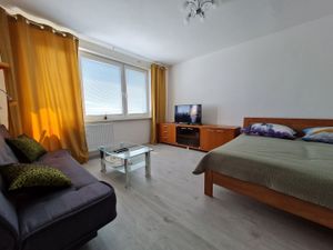 Na prenájom 1izbový byt v obľúbenej časti Petržalky blízko jazera Draždiak o výmere 36m2 na 10.posch
