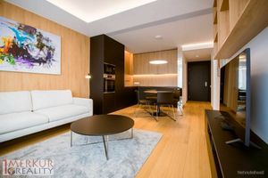 Prenájom luxusne vybavený 2-izbový byt na 22 poschodí v komplexe SKY PARK ul.Čulenová