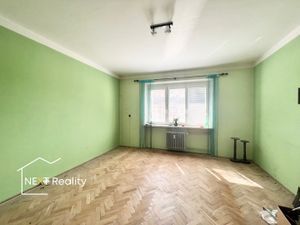 Veľkometrážny 3-izbový byt v Novákoch v pôvodnom stave