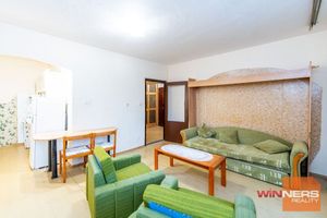 Exkluzívne na PREDAJ panelový 1.5 izbový byt  s balkónom v zachovalom stave v obľúbenej lokalite mes
