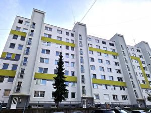 Na predaj 3.5 izbový byt s loggiou a pivnicou v Partizánskom na sídlisku Šípok.