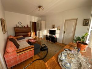 REZERVOVANÉ  3-izbový byt v pôvodnom stave v tichej časti Dúbravky, Červeňákova ul.