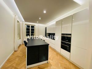 Luxusný, mezonetový, kompletne novo-zariadený 3-izbový byt v lukratívnej časti Nitry