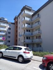 Ponúkame Vám na predaj veľký slnečný  3-izbový byt v Trenčíne, Halalovka. Cena 133 000 €