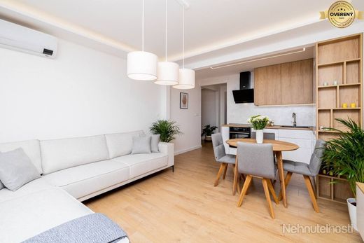 BABONY | Zrekonštruovaný 4izbový byt v Ružinove s garážou - obrázok