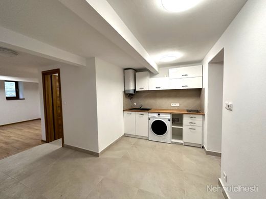 2-izbový byt v centre Záhorskej Bystrice. - obrázok