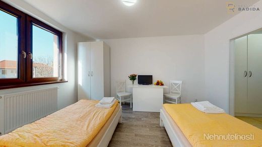 Kompletne vybavený Apartmán s kuchynkou a kúpeľňou na Radlinského ulici v Prešove na prenájom - obrázok