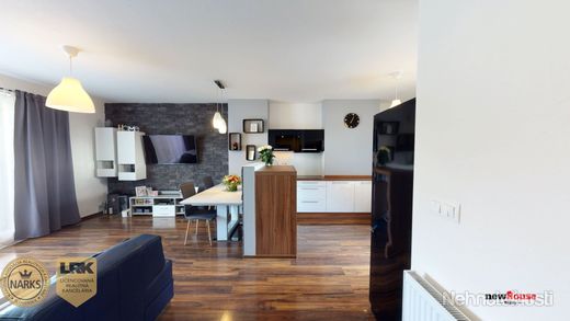 NA PREDAJ zariadený 3-izbový byt v novostavbe s parkovacím miestom + 3x terasa v Rezidencii Vinohrad - obrázok