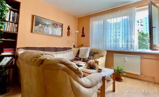 PREDAJ: 3-izbový byt v krásnej časti Petržalky - obrázok