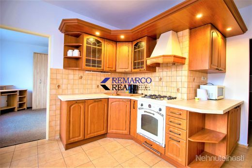 *Remarco* ponúka na predaj 4 - izbový byt s lodžiou, krásnym výhľadom a garážou v obci Cífer - obrázok