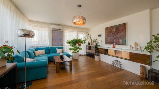 HERRYS - Na predaj luxusný priestranný 5 izbový byt v Tatra city s krásnym výhľadom na hrad - obrázok