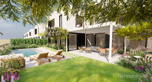 VILY KOLIBA – PINOT luxusné bývanie so záhradou, privátnym výťahom a veľkou panoramatickou terasou a