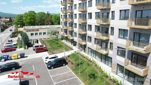 Na prenájom zaujímavý komerčný priestor 89 m2 v Trenčíne, P. Bezruča, lokalita Soblahovská.