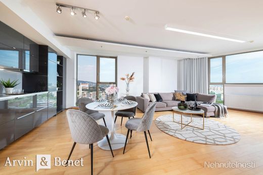 Arvin & Benet | TOP bývanie na 21. poschodí s výhľadom na hrad - obrázok